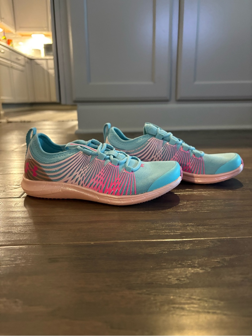 Under Armour Girls Infinity Sneakers Light Blue/Pink/Peach Size 2 Youth US/33 EU